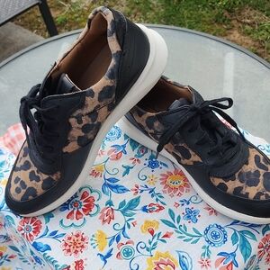 Clarks Unstructured Women’s Leopard Print Lace-Up Sneakers in Black Size 8